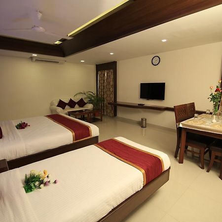 Kr Residency Otel Kānādukāttān Dış mekan fotoğraf