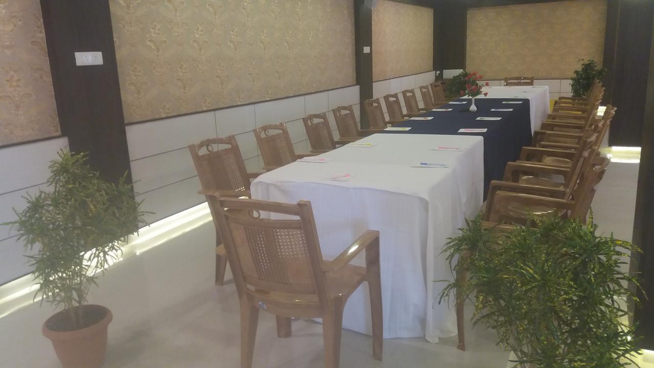 Kr Residency Otel Kānādukāttān Dış mekan fotoğraf