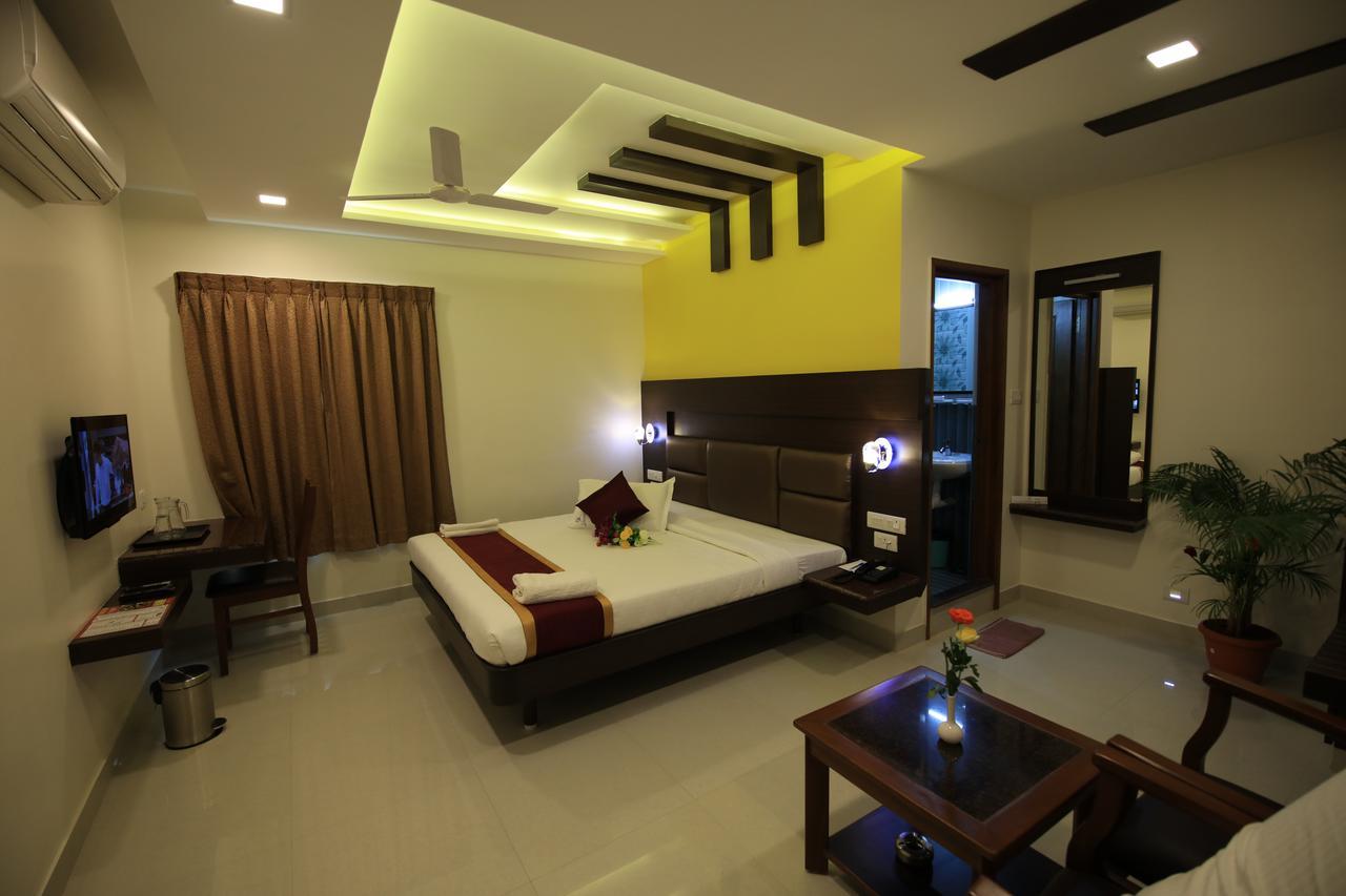 Kr Residency Otel Kānādukāttān Dış mekan fotoğraf