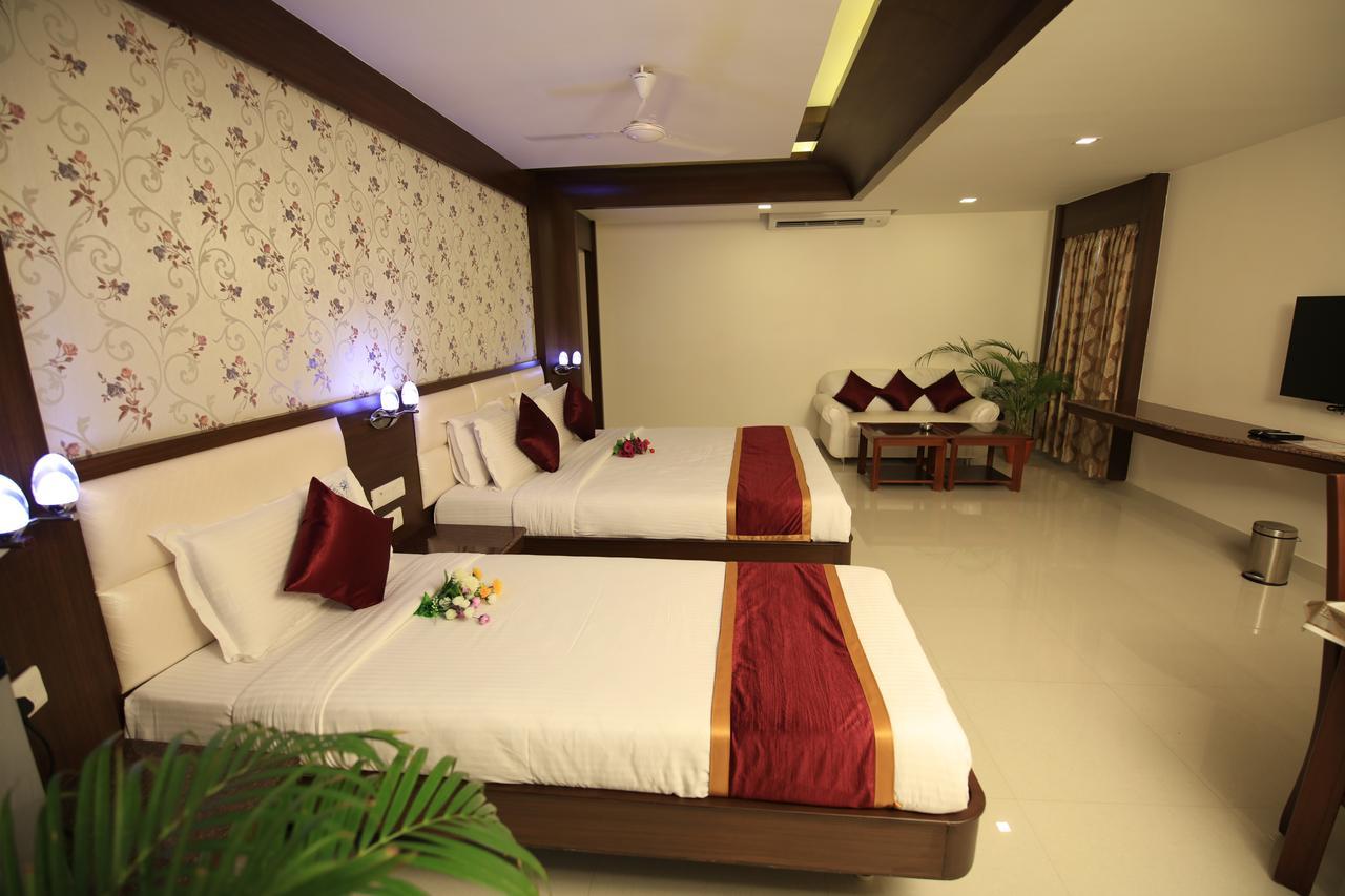 Kr Residency Otel Kānādukāttān Dış mekan fotoğraf