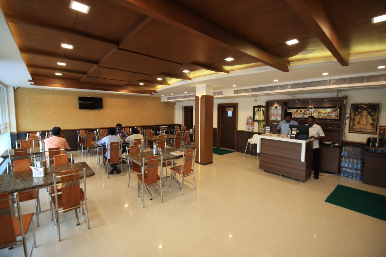 Kr Residency Otel Kānādukāttān Dış mekan fotoğraf